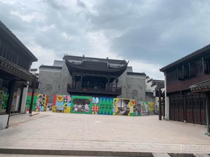 逃离天鹅森林